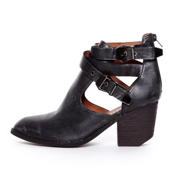 Everwell Cut Out Bootie - Picture 1 of 8